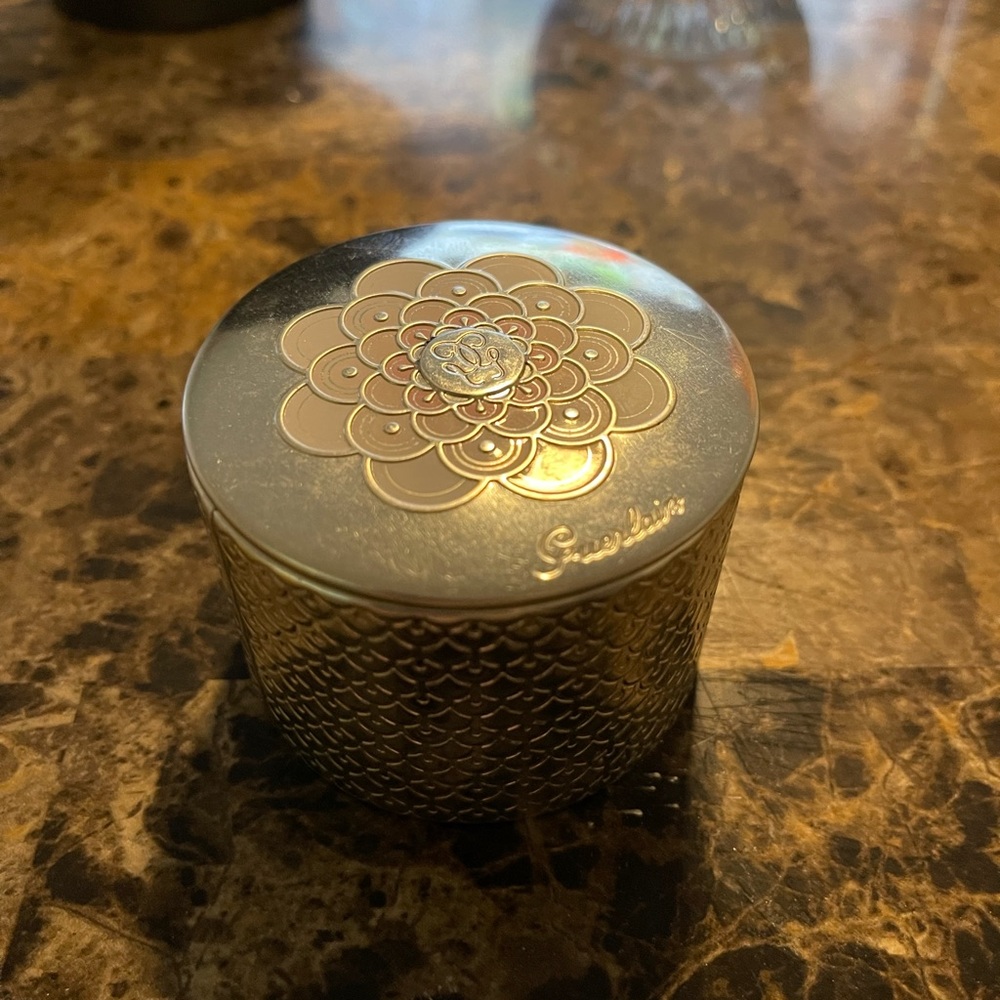Guerlain LIGHT REVEALING PEARLS OF POWDER